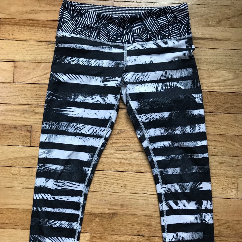Lululemon wunderunder crop size 6